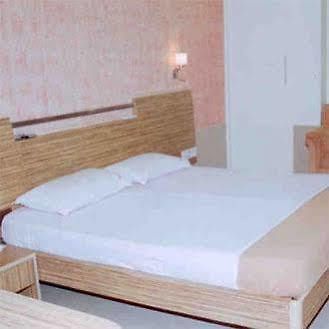 Check Inn Hotel Мумбай Екстериор снимка